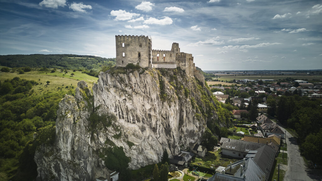 Pohľad na hrad Beckov
